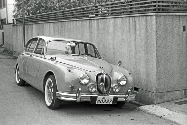 (24-1b)(154-26) 1959-67 Jaguar MkⅡ3.4Litre Saloon.jpg