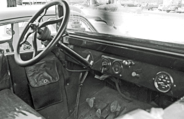 (24-1d) (054-12) 1925 Ford Model T 3dr. Touring.jpg