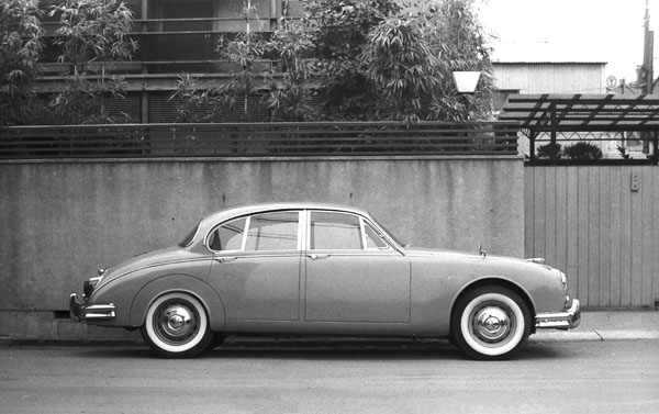 (24-1d)(154-24) 1959-67 Jaguar MkⅡ3.4Litre Saloon.jpg