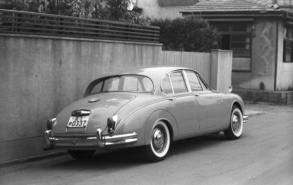 (24-1e)(154-27) 1959-67 Jaguar MkⅡ3.4Litre Saloon.jpg