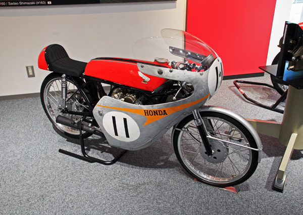 (24c)09-11-15_037 1962 Honda RC112 (50cc).JPG