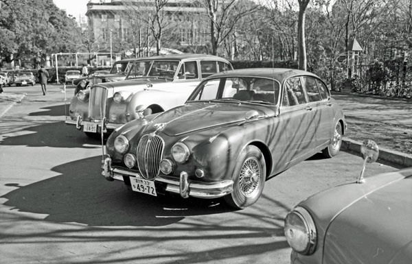 (25-1a)319-10 1963 Jaguar 3.8 Mk2 Saloon.jpg