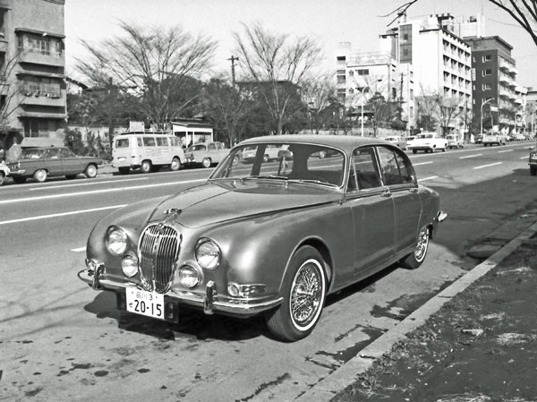 (28-1a)(146-48) 1963-68 Jaguar S-Type 3.4 4dr Saloon.jpg