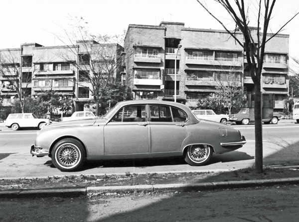 (28-1b)(146-50) 1963-68 Jaguar S-Type 3.4 4dr Saloon.jpg