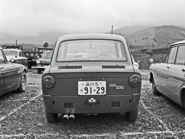 (30-2c)(149-12) 1964 Fiat 850 2dr Berlina.jpg
