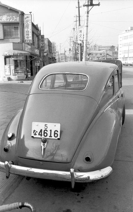 (301-3b)(057-10) 1947-53 Jowett Javelin 4dr Saloon.jpg