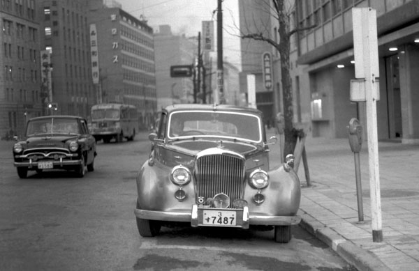 (31-1a)(046-29) 1946-52 Bentley MKⅥ Standard Steel Saloon.jpg
