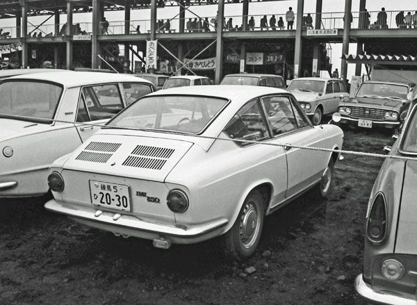(31-1b)(150-37) 1965-68 Fiat 850 Coupe.jpg