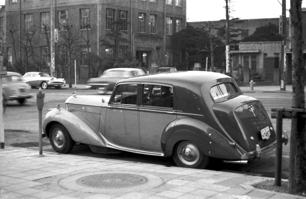 (31-1c)(046-24) 1946-52 Bentley MkⅥ Standard Steel Saloon.jpg