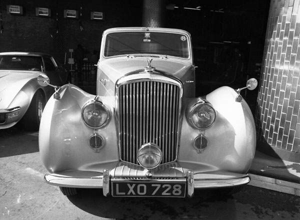 (31-2a)269-45 1946-52 Bentley  MkⅥ Standard Steel Saloon.jpg