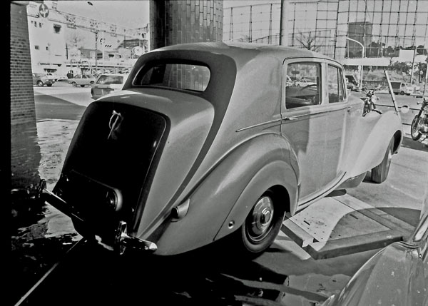 (31-2c)269-51 1946-52 Bentley MkⅥ Standard Steel Saloon.jpg