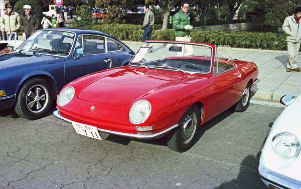 (33-1a)(82-03-02) 1968 Fiat 850 Spider.jpg
