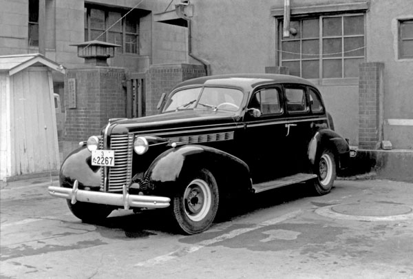 (38-1a)(047-18) 1938 Buick Special (Series40) 4dr Touring Sedan.jpg