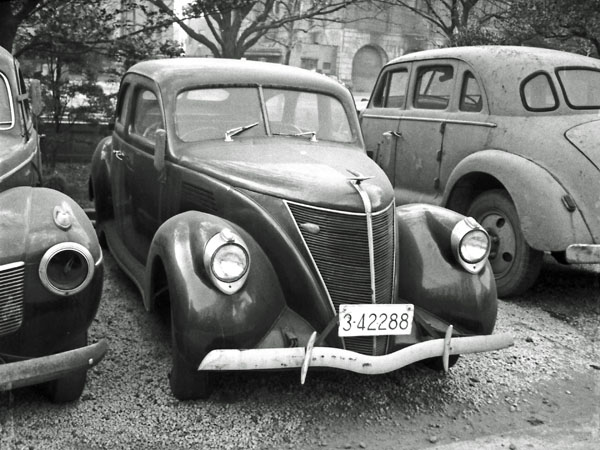 (38-1a)(048-48) 1936 Lincoln Zapher V12 4dr Sedan.jpg