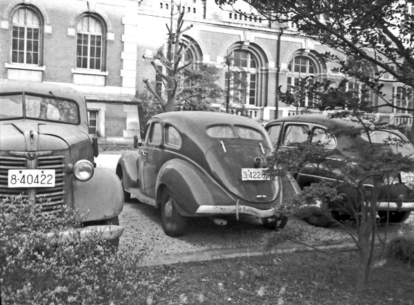 (38-1c)(048-49) 1936 Lincoln Zepher V12 4dr Sedan.jpg