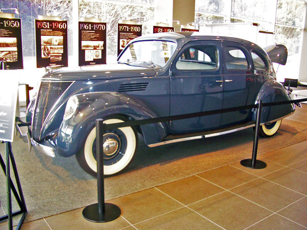 (38-2b)04-01-16P_05 1936 Lincoln Zephyr 4dr Sedan.JPG