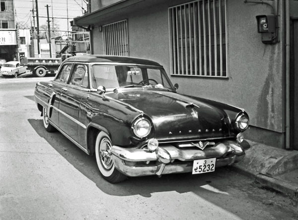 (53-3b)(095-34) 1953 Lincoln Cosmopolitan 4dr Sedan.jpg