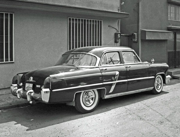 (53-3c)(095-35) 1953 Lincoln Cosmoporitan 4dr Sedan.jpg