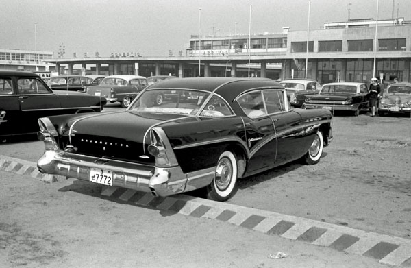 (57-3c)(077-03) 1957 Buick Roadmaster 4dr Riviera Hardtop.jpg