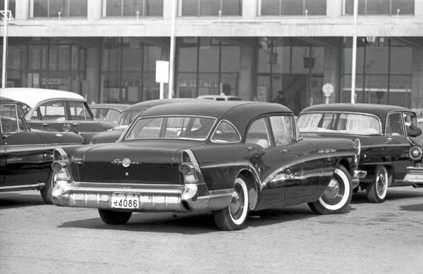 (57-4a)(078-14) 1957 Buick Special 4dr. Sedan.jpg