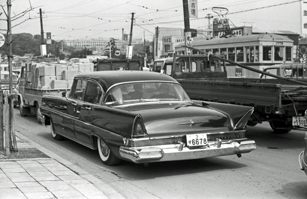 (57-4b)(063-20) 1957 Lincoln Premiere 4dr Landau Hardtop Sedan.jpg