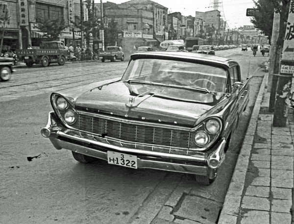 (59-2a)(039-09) 1959 Lincoln Premiere 4dr Sedan.jpg