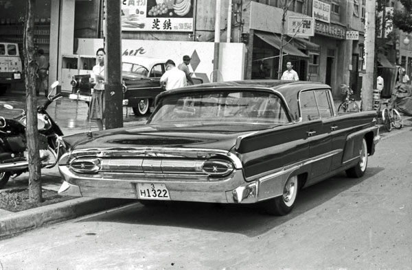 (59-2b)(065-01) 1959 Lincoln Premiere 4dr Hardtop Sedan.jpg