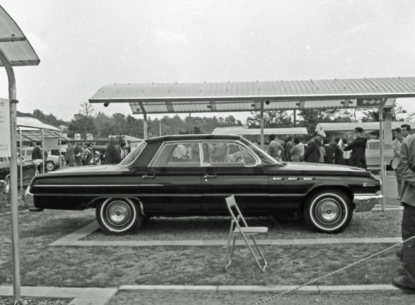 (62-1b)(098-68) 1962 Buick LeSabre 4dr Sedan.jpg