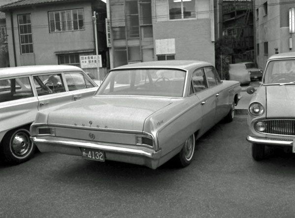 (63-1b)(113-18) 1963 Buick Special 4dr. Sedan.jpg