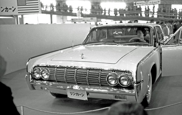 (64-1a)(109-23) 1964 Lincoln Continental 4dr Sedan.jpg