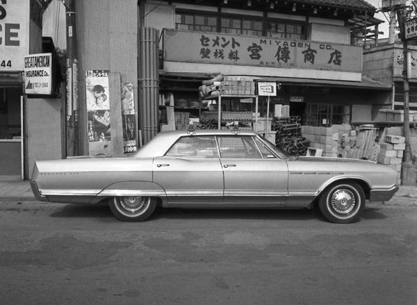 (65-1b)(155-05) 1965 Buick Electra 225 4dr. Hardtop.jpg