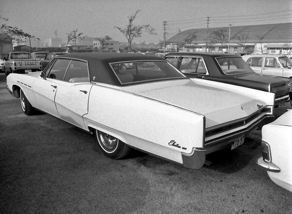 (67-1b)229-29 1967 Buick Electra 225 4dr Hardtop.jpg