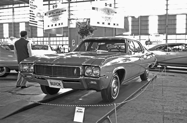 (68-3a)(197-15) 1968 Buick Special DeLuxe 4dr Sedan.jpg