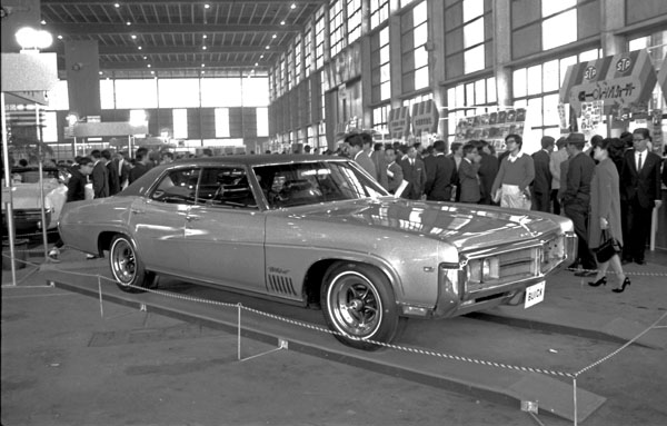 (69-5a)(188-33) 1969 Buick Wildcat Custom 4dr Sedan.jpg