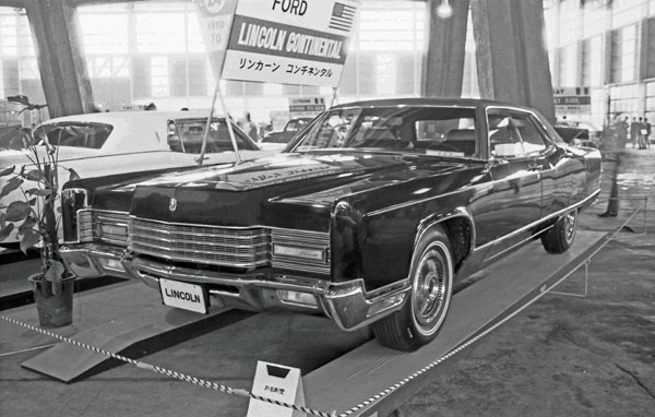 (70-1b)(214-06) 1970 Lincoln Continental.jpg