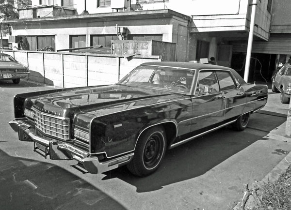 (73-1a)268-68E 1973 Lincoln Continental.jpg