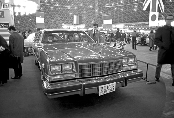 (77-4a)287-14 1977 Buick Electra Limited 4dr Sedan (1977-01 外車ショー／晴海.jpg