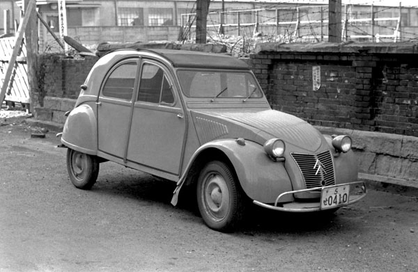 01-10a (075-15) 1953-55(推定） Citroen 2CV(三角窓が有るのは珍しい）.jpg