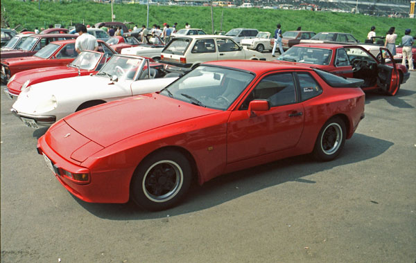 01-20(84-10-16) 1983-85 Porsche 944 Carrera GT (Early type)_edited-1.jpg