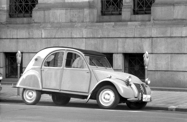 01-3a (042-21) 1953 Citroen 2CV　Ａ.jpg