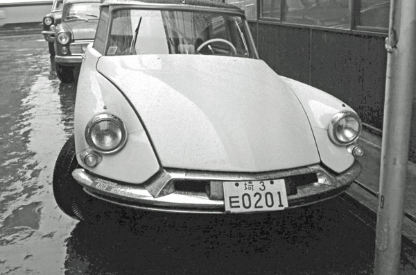 01-4a (030-09) 1960 Citroen DS19.jpg