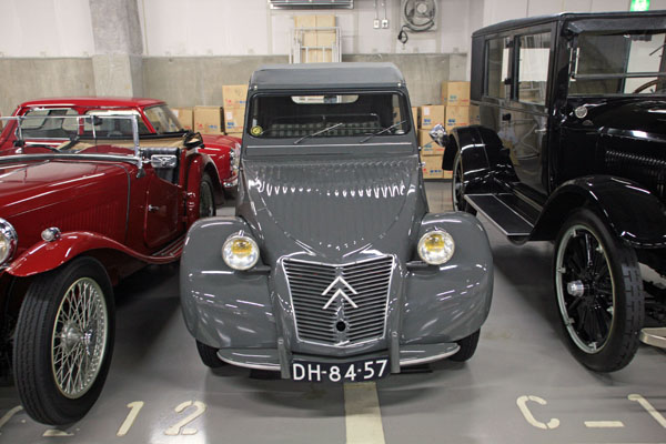 01-4a 12-04-21_186 1953 Citroen 2CV A.JPG