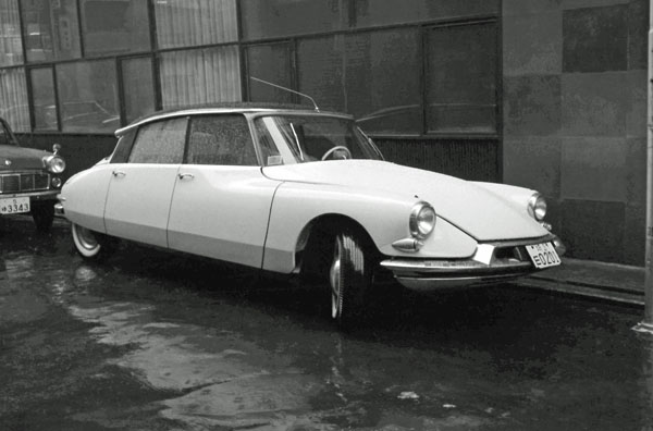 01-4b (030-08) 1960 Citroen DS19.jpg