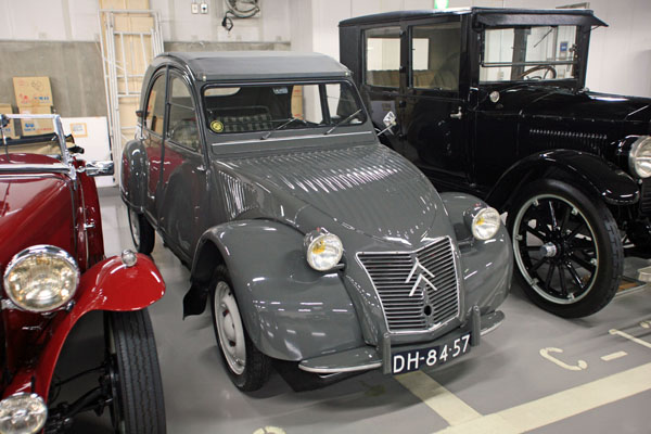 01-4b 12-04-21_187 1953 Citroen 2CV A.JPG