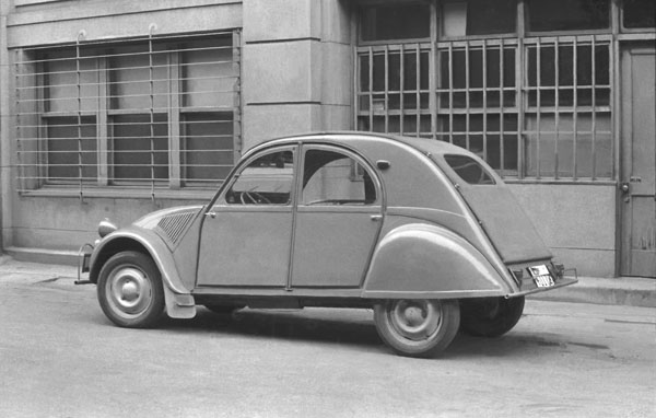 01-5c (012-13) 1953 Citroen 2CV A.jpg