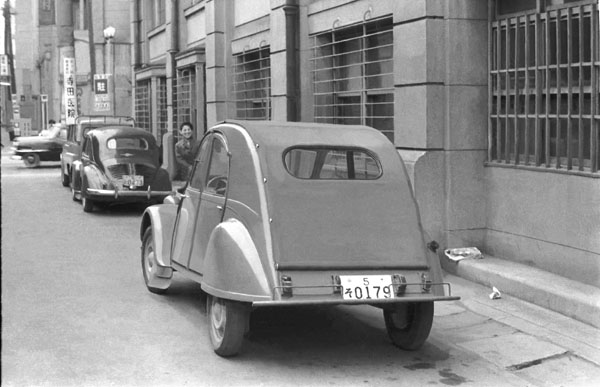 01-5d (012-16) 1953 Citroen 2CV A.jpg