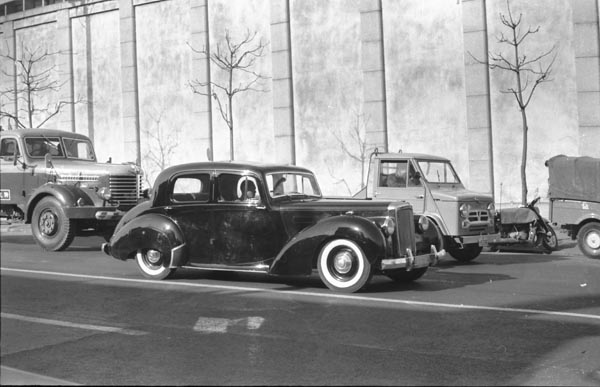 01-8a (038-30) 1951-53 Alvis TA21 Sports Saloon (三田慶応前).jpg