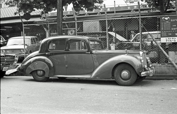 01-8c (164-20)b 1950-53 Alvis TA21 4dr Saloon.jpg