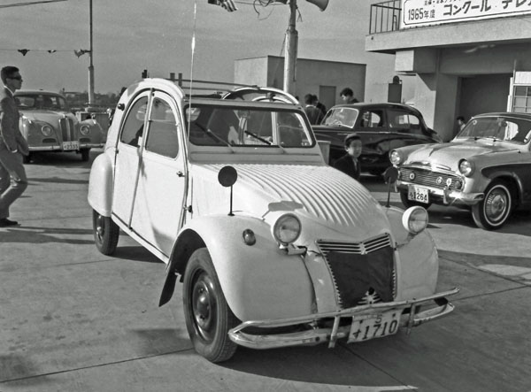 02-2a (138-44) 1955 Citroen 2CV.jpg