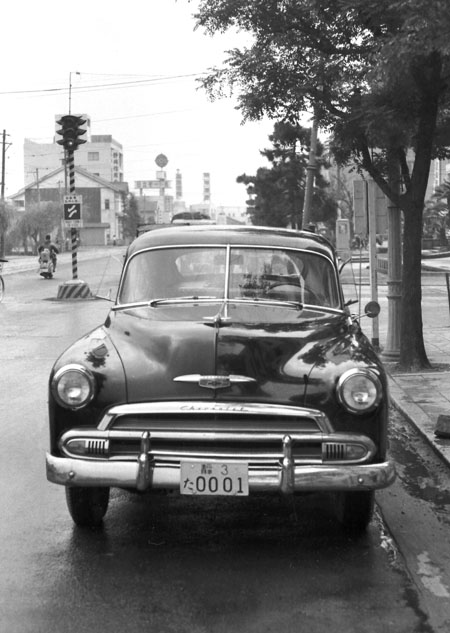 02-2a 009-18＊ 1951 Chevrolet Fleetline Deluxe 4dr. Sedan.jpg